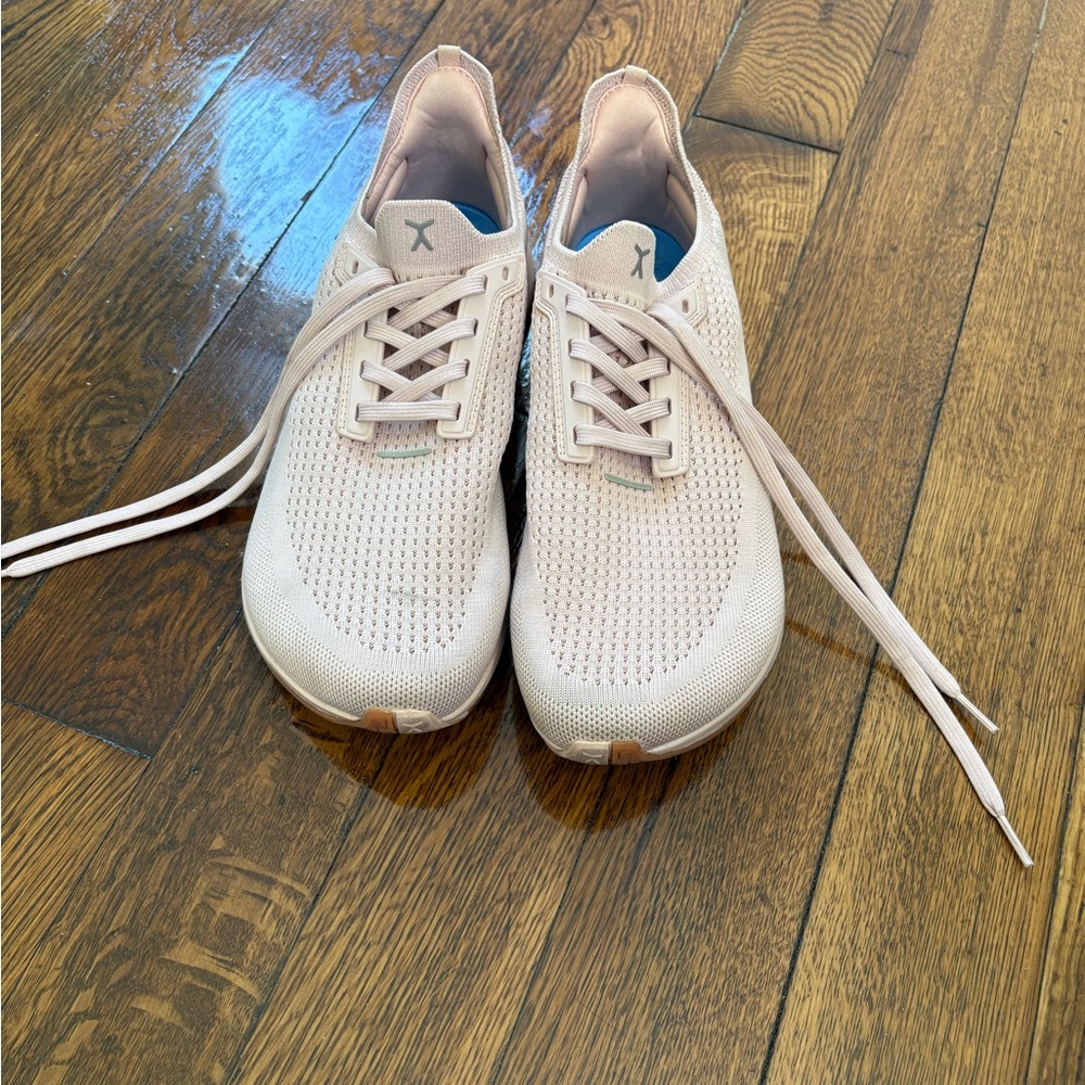 FLUX - Women’s Adapt Runner (Light Pink)